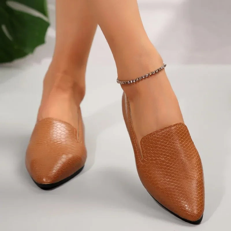 Vintage leather pointed flat  leather shoes