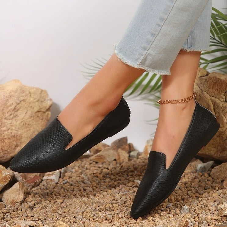 Vintage leather pointed flat  leather shoes