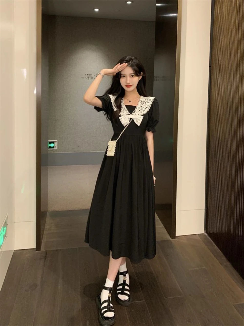 Short Sleeve Contrast Color Black Dresses