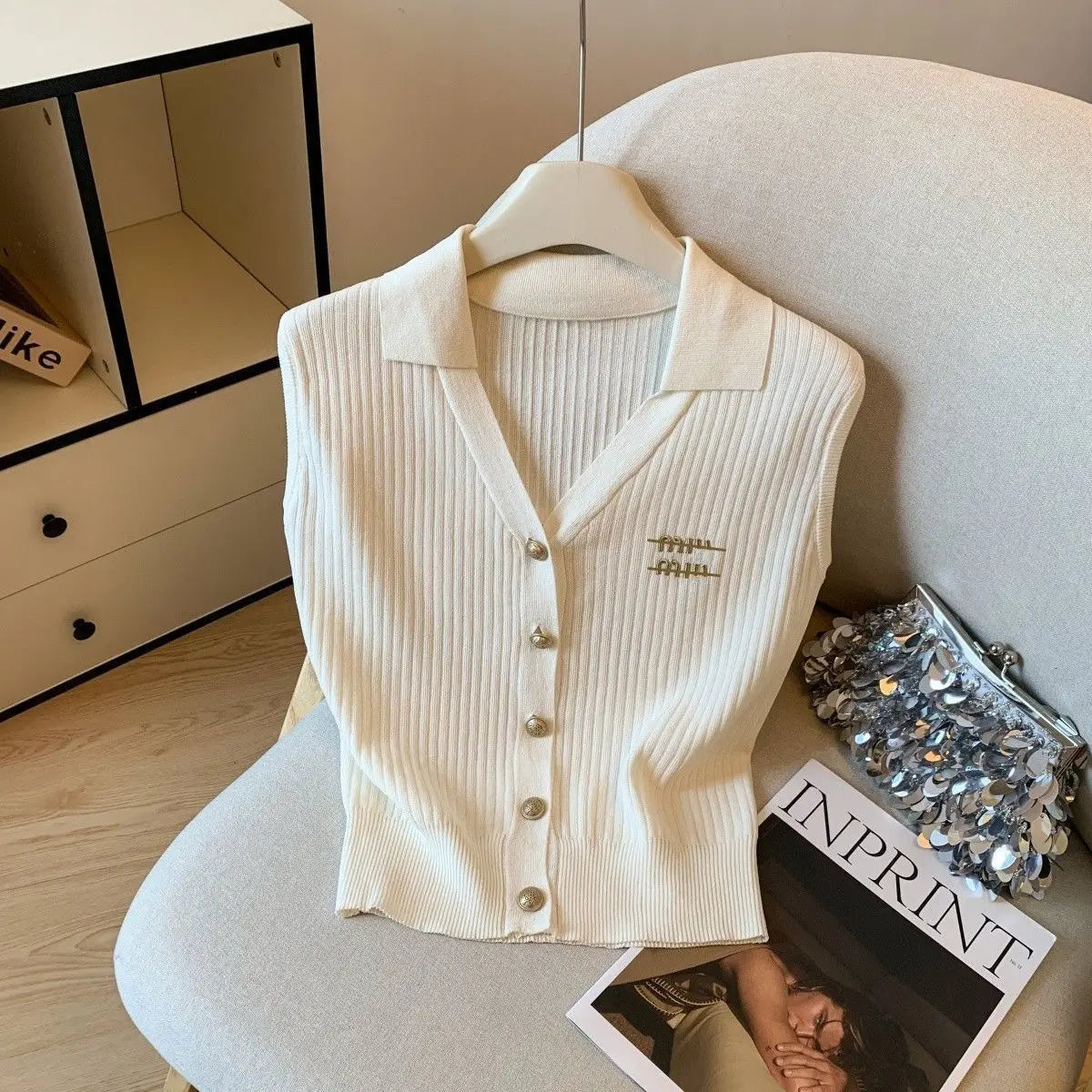 Embroidered Lapel Single-breasted Knitted Sleeveless  Tank