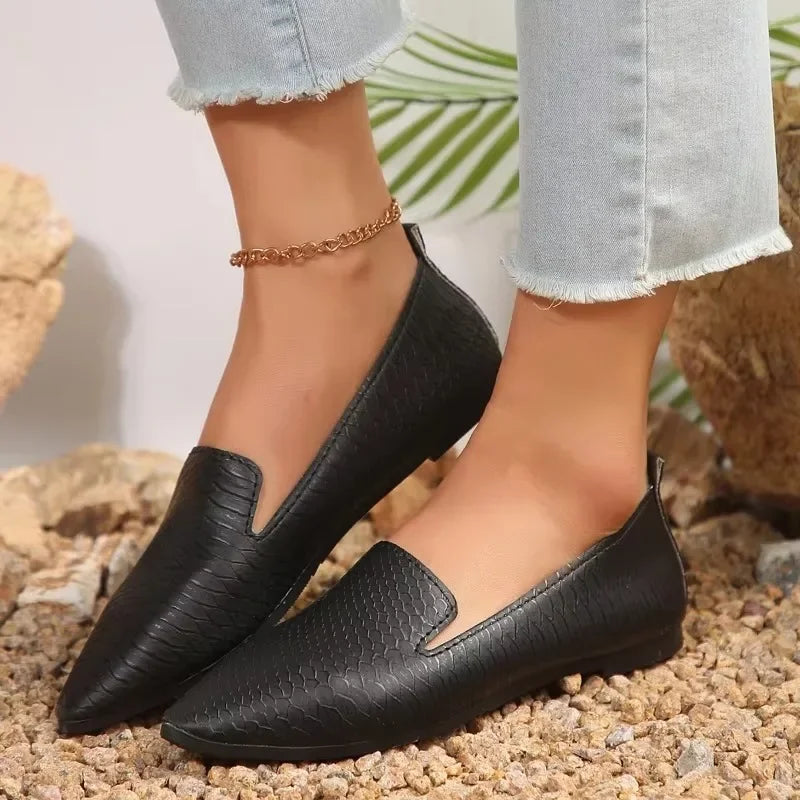 Vintage leather pointed flat  leather shoes