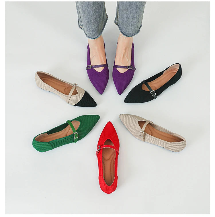 Flat shoes with pointed soft knitted sole
