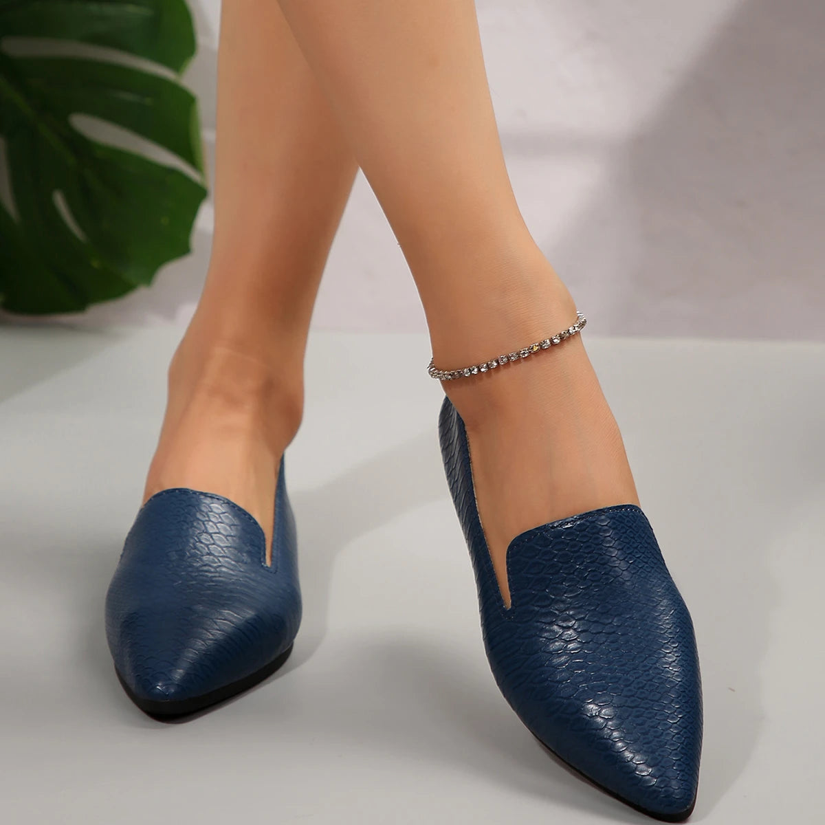 Vintage leather pointed flat  leather shoes