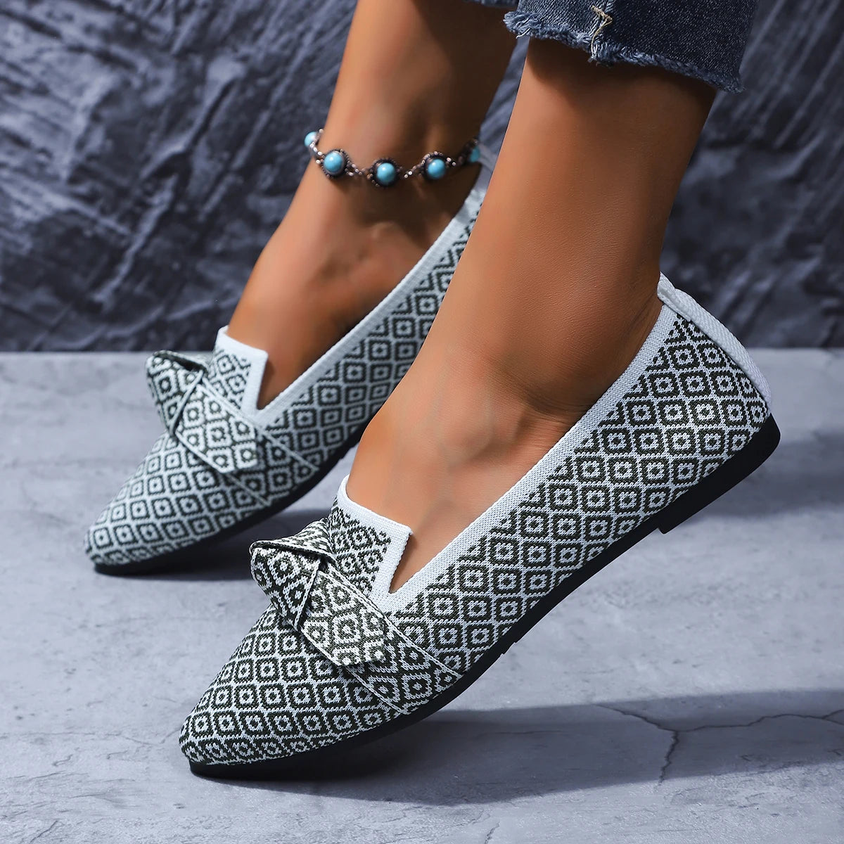 Flat pointed toe low-top bow shoes