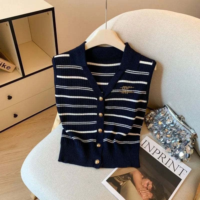 Embroidered Lapel Single-breasted Knitted Sleeveless  Tank