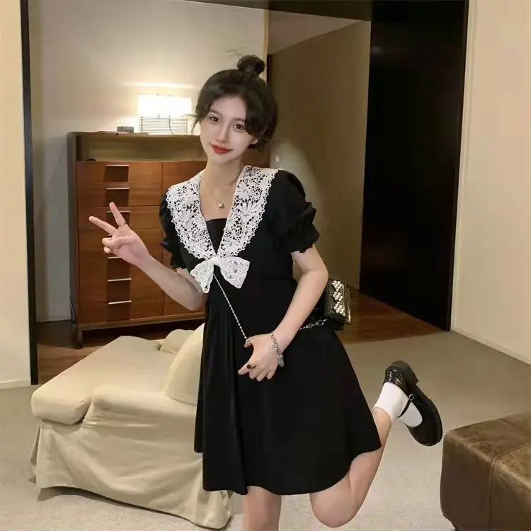 Short Sleeve Contrast Color Black Dresses