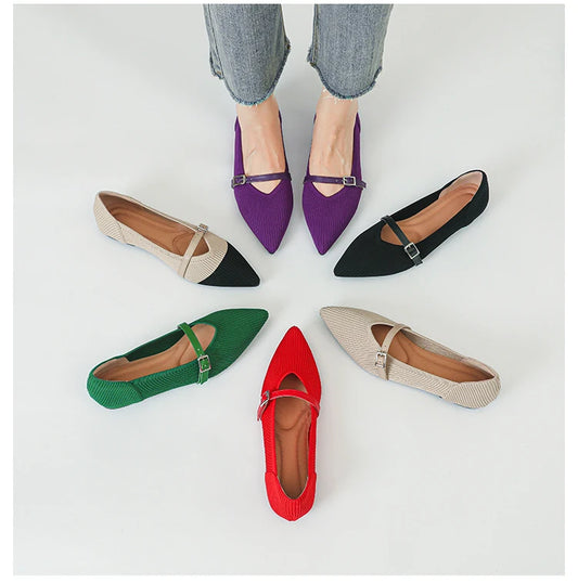 Flat shoes with pointed soft knitted sole