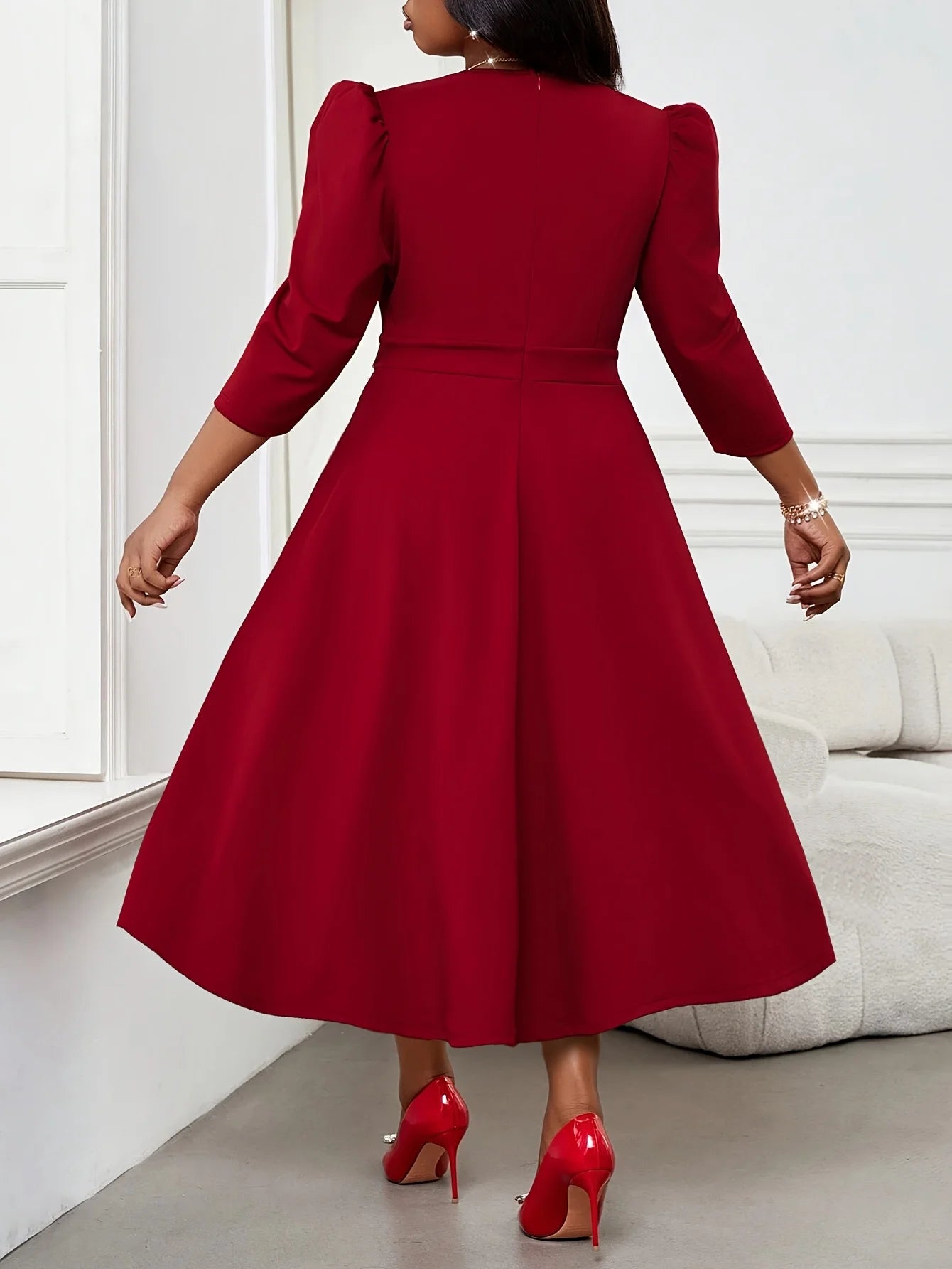 Elegant red dress three-quarter sleeves