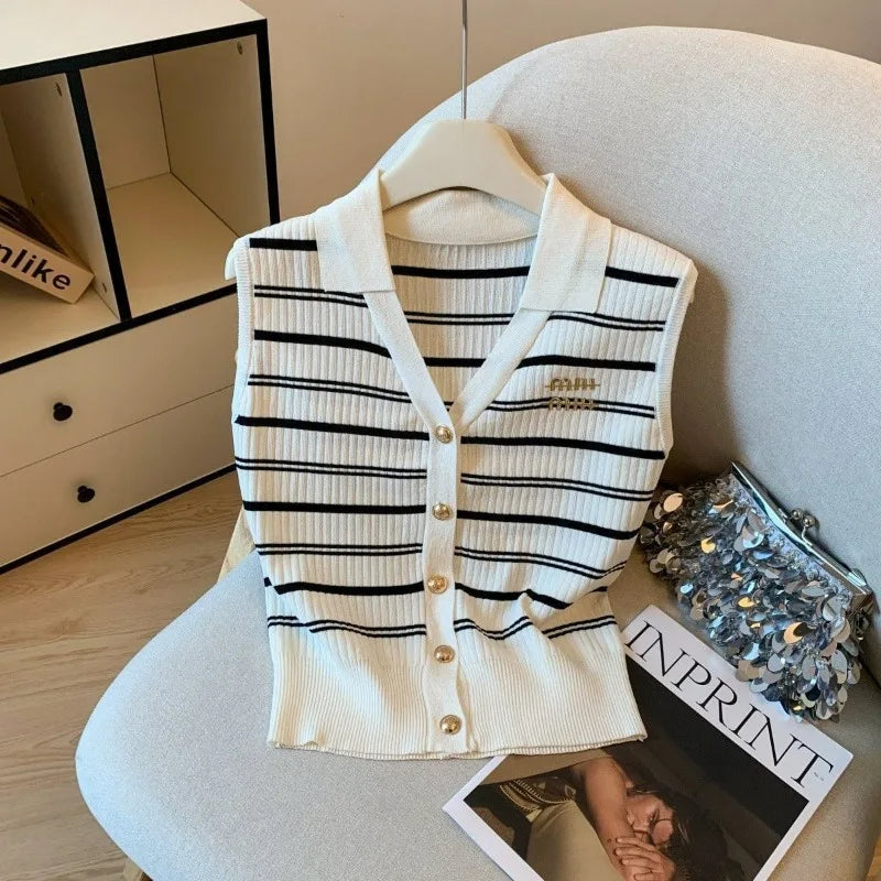 Embroidered Lapel Single-breasted Knitted Sleeveless  Tank